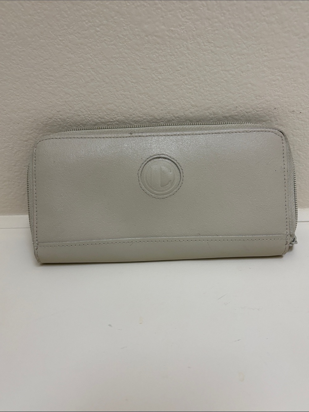 Classic Zip-Around Women's Wallet in Light Gray
